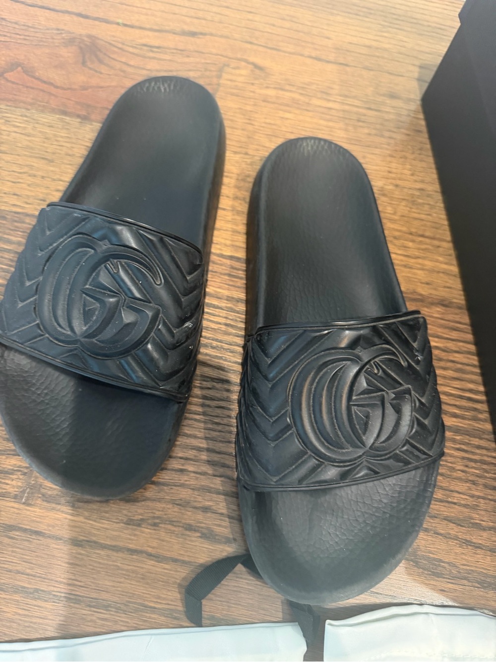 Authentic GUCCI Matelasse sz 8 Mens Black Slides- with Box & Dust bag!
